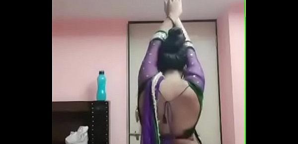 Busty pooja bhabhi seductive dance